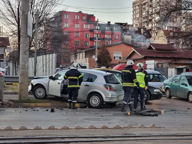 Дрогираният и пиян шофьор, помел кола в София, е бил без книжка