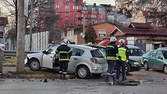 Дрогираният и пиян шофьор, помел кола в София, е бил без книжка