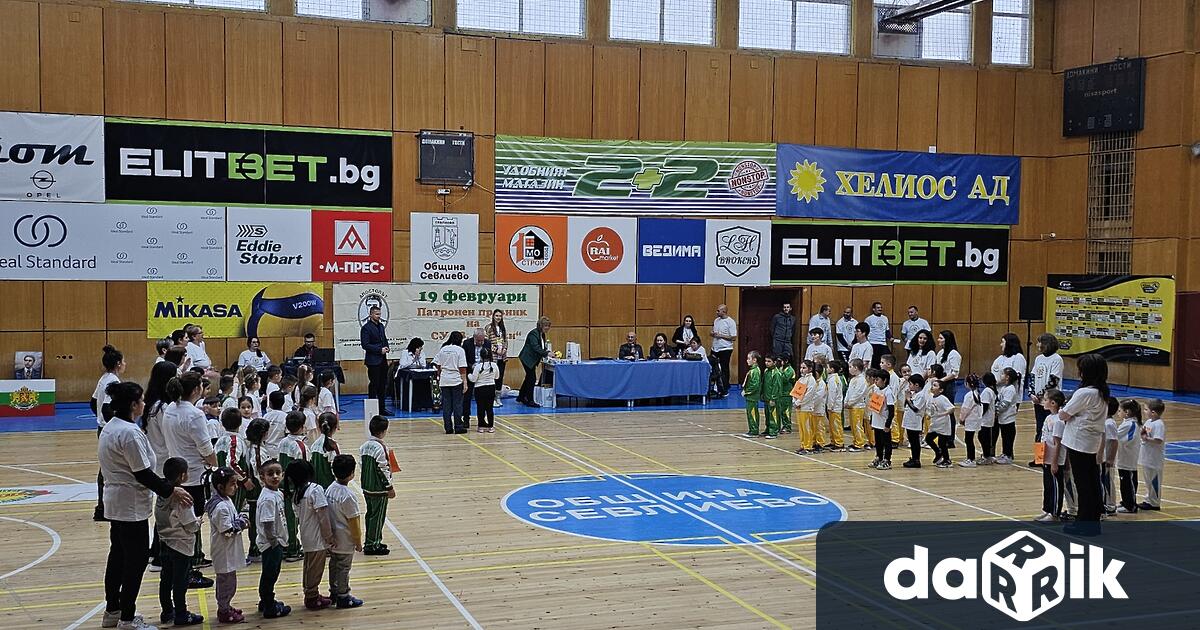 За поредна година в спортна зала Дан Колов се проведе