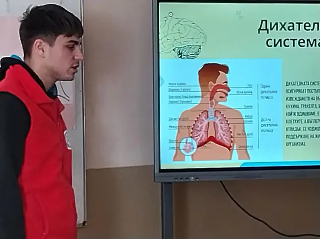 Открит урок за критични състояния на дихателната система и сърдечно-съдова система изнесе областния координатор на БМЧК в НПГВМ  - Ловеч