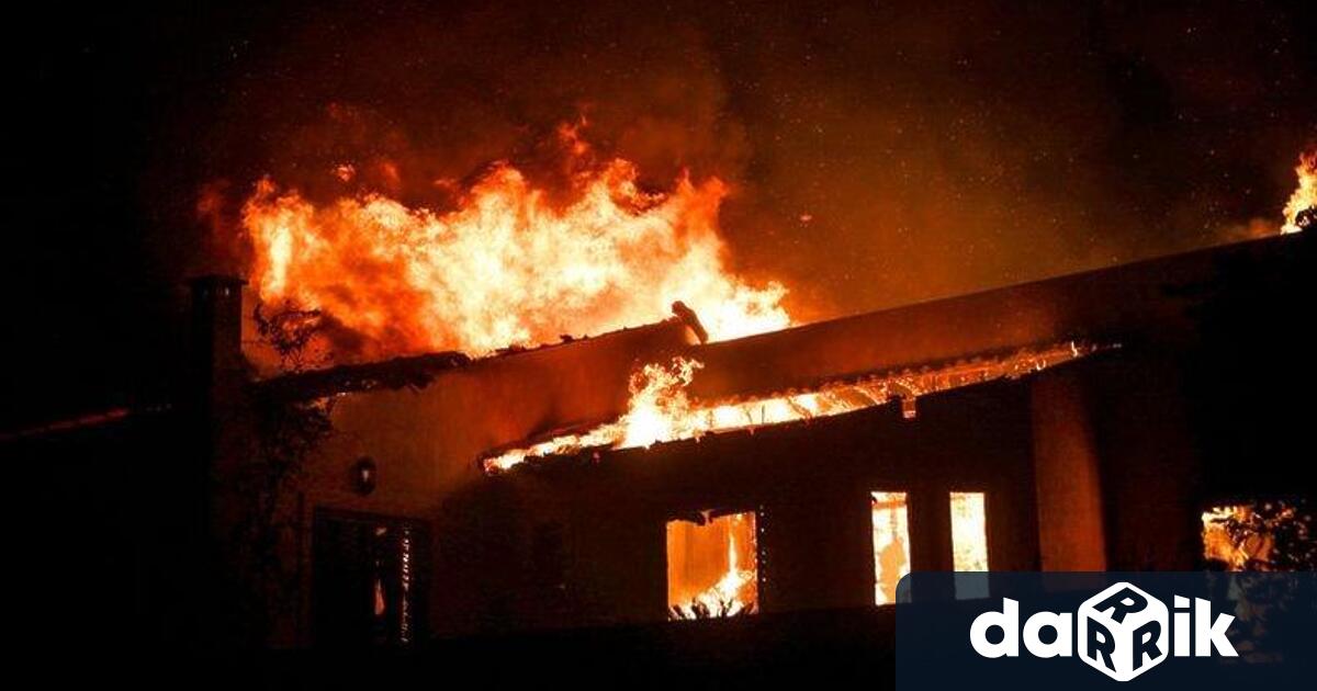 Мъж подпали къщата си във врачанско село Търнава съобщиха от