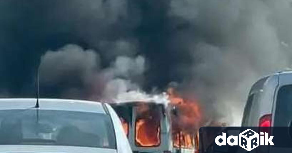 На 20 ти февруари микробус се удари в стълб и се