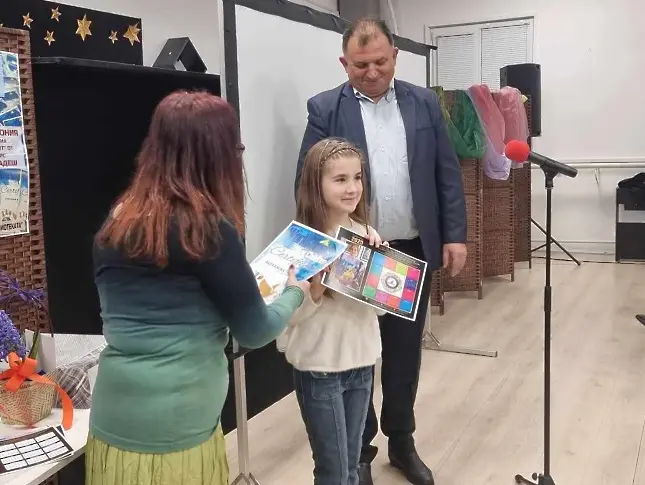  Награди за надарени плевенски деца от Международен конкурс за рисунка в Бангладеш 