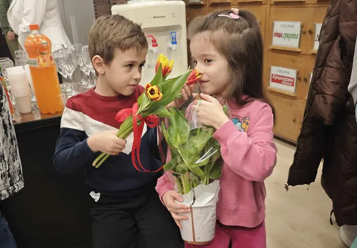  Награди за надарени плевенски деца от Международен конкурс за рисунка в Бангладеш 