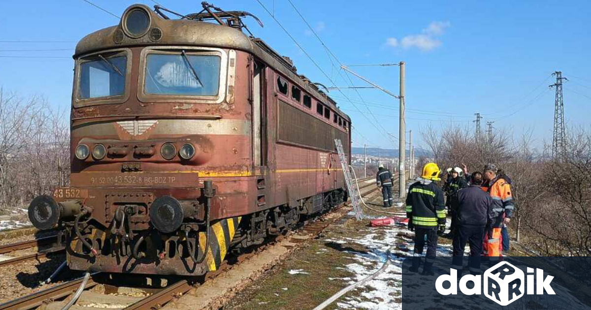 Локомотив се е запалил на прелеза до старозагорското село Еленино