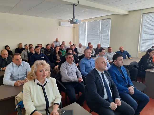  В Плевен показаха план за ремонт и създаване на хибридна фотоволтаична система в постройката на РДПБЗН – Плевен 