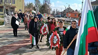 В село Асеновци почетоха Националния празник на България с внушително шествие