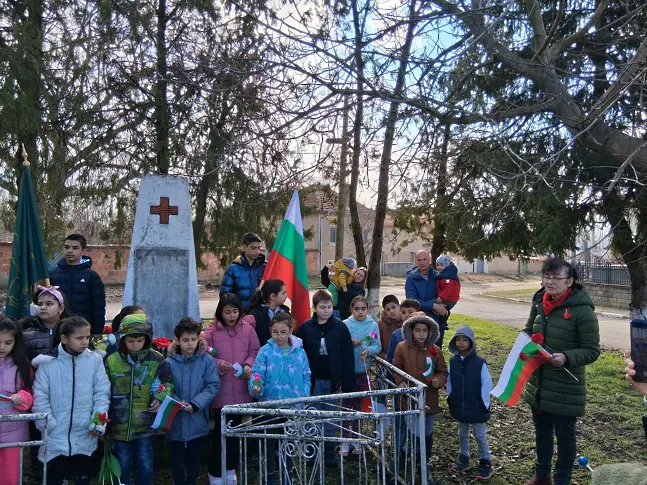  В село Асеновци уважиха Националния празник на България с внушително шествие 