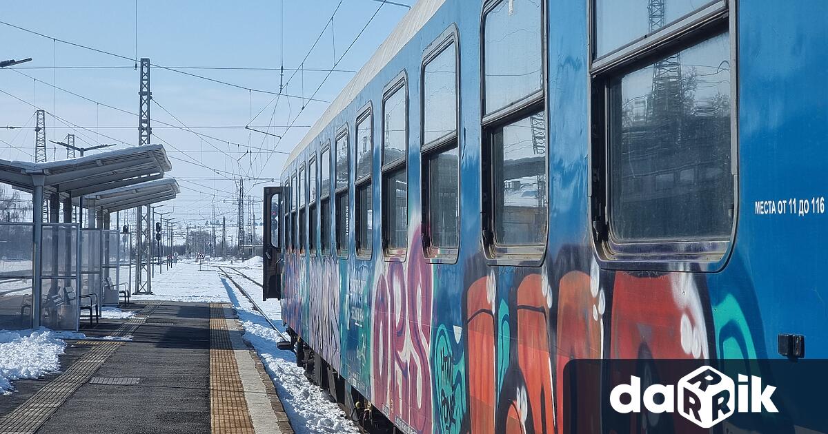 57 годишният машинистна товарния влак който на 2 март блъсна кола