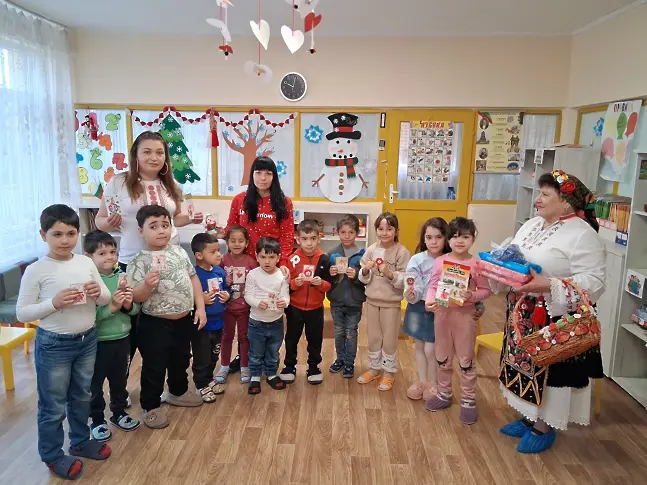  Баба Марта зарадва дребни и огромни в село Асеновци 