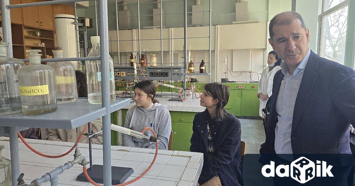 Българското средно образование е изправено пред важната задача да осигури