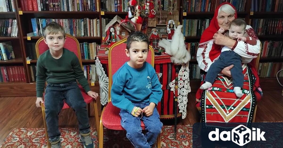 Взела две игли от Ежко прежда от върбите взела Баба