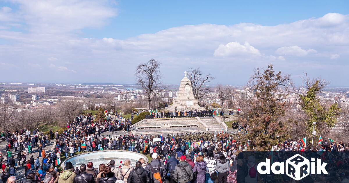 С благодарствен молебен в катедралния храм Успение Богородично започнаха тържествата