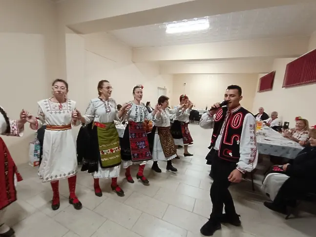  Част от самодейностите за Националния празник в село Милковица и в село Долни Вит са самобитни вечери на националното творчество/СНИМКИ/ 