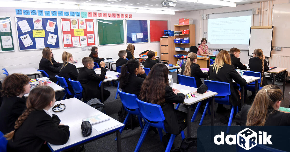 Мнозинството от българите смятат че в училищата трябва да има