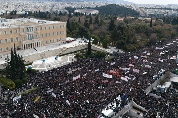 2 години след ЖП катастрофата в Гърция: Хиляди протестират в цялата страна (ОБНОВЕНА)