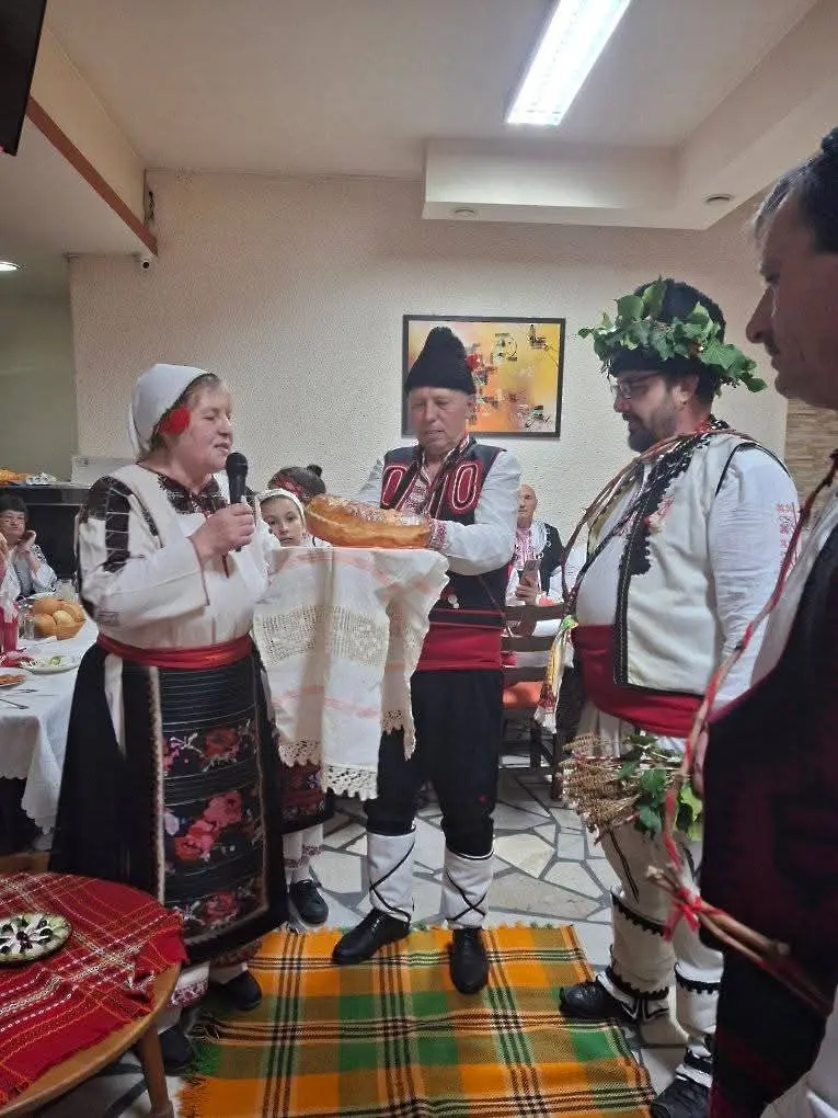  Част от самодейностите за Националния празник в село Милковица и в село Долни Вит са самобитни вечери на националното творчество/СНИМКИ/ 