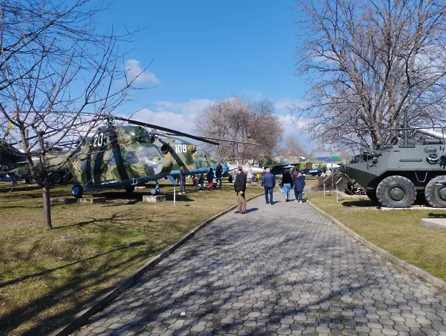  Каква е историята на златния венец, поднесен от Цар Борис III в памет на героите от Шипка? 