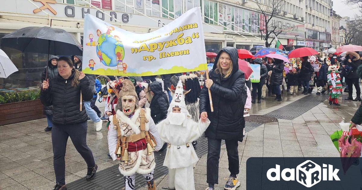 Звънците на десеткималки и големикукери огласиха днес центъра на Плевен