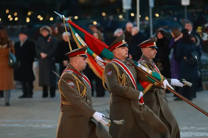 С тържествената заря-проверка България отбелязва 147 години свобода