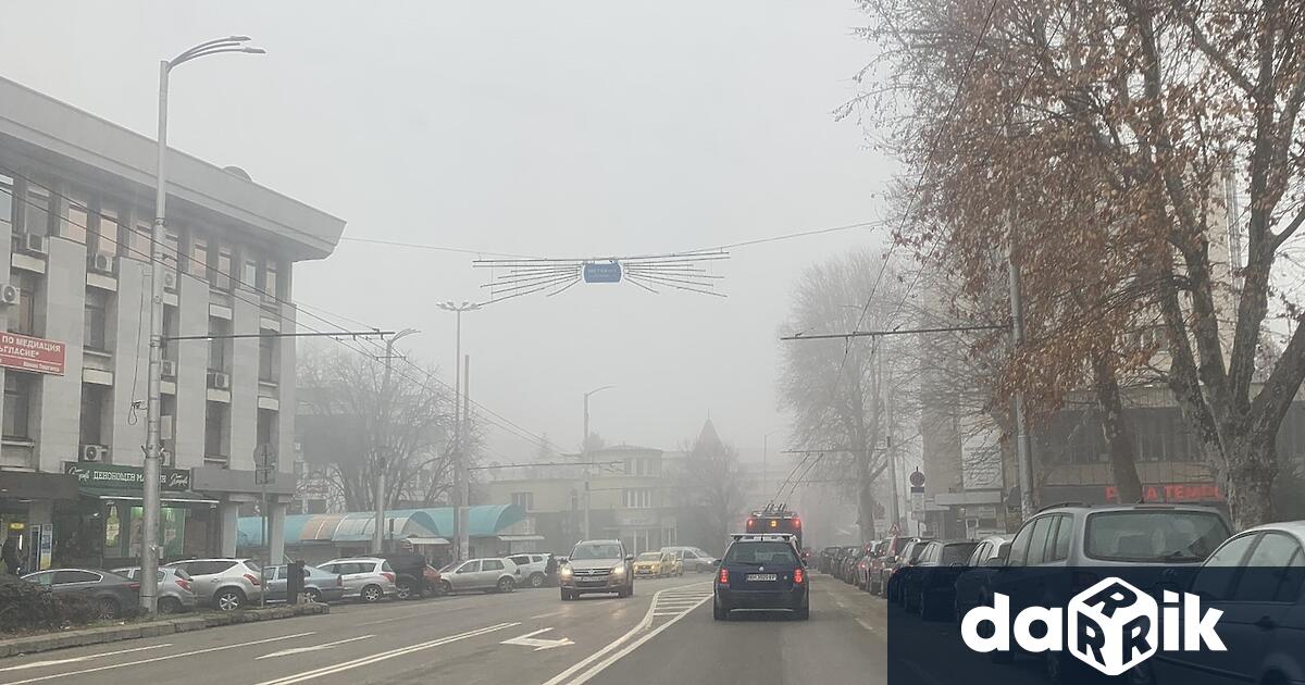 В неделя времето ще остане облачно с валежи от дъжд