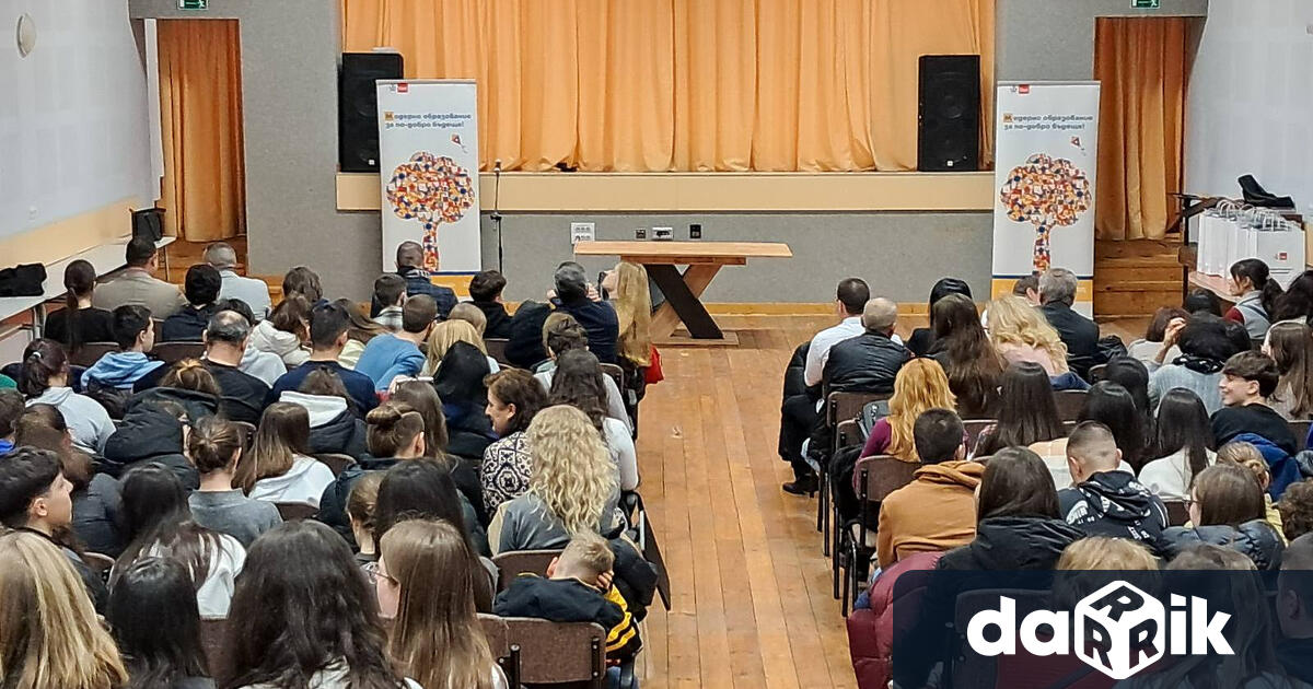 Кирил Карагьозов от Сливен и Леа Иванова от Варна си