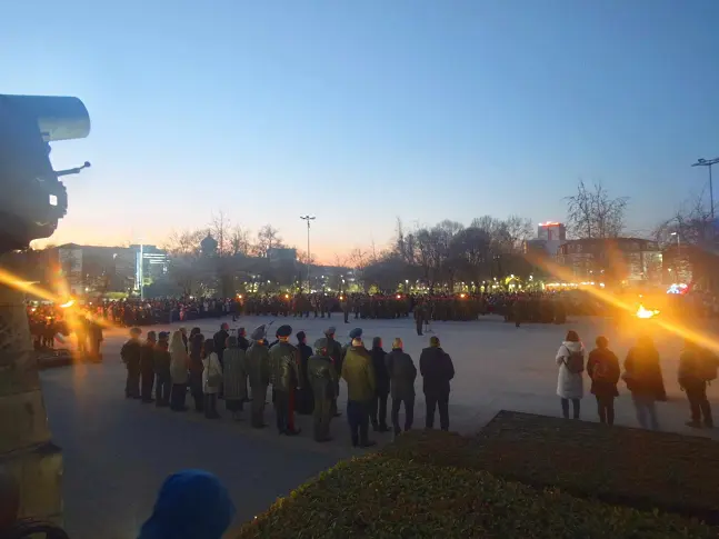  В Плевен отбелязването на Националния празник на България приключи с тържествена заря - инспекция 