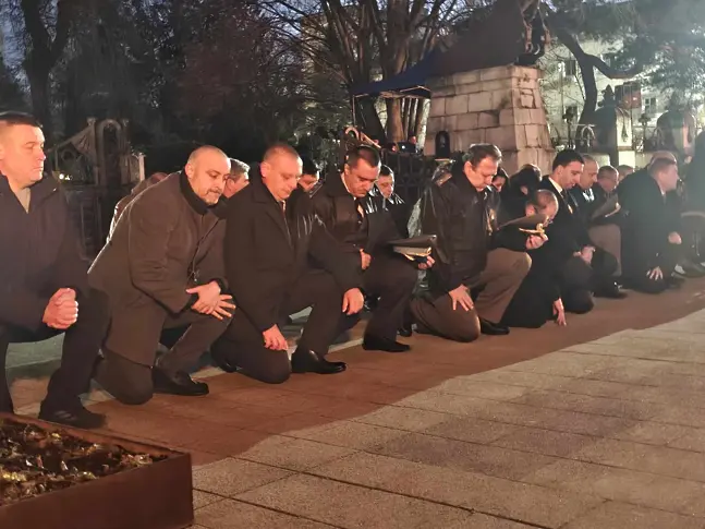  В Плевен отбелязването на Националния празник на България приключи с тържествена заря - инспекция 