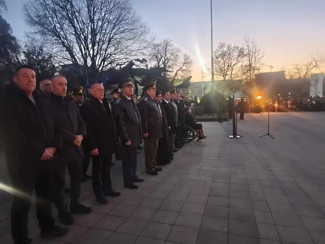  В Плевен отбелязването на Националния празник на България приключи с тържествена заря - инспекция 