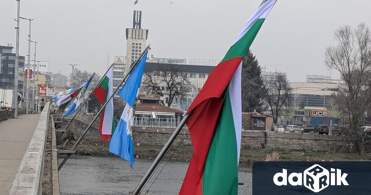 С близо 400 нови знамена Пловдив ще посрещне националния празник