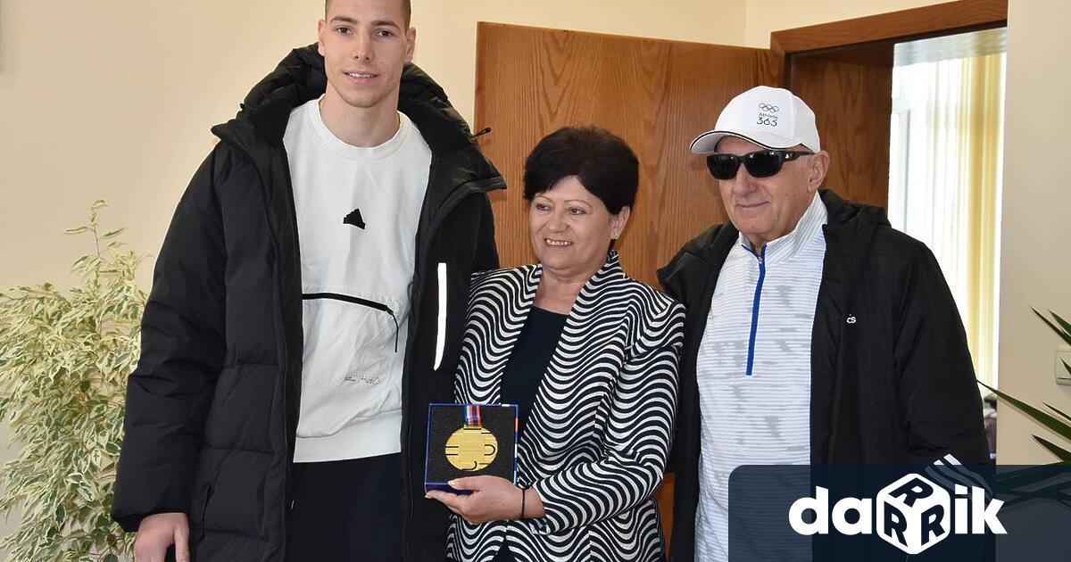 Харманли посрещна днес своя европейски шампион в дългия скок Божидар