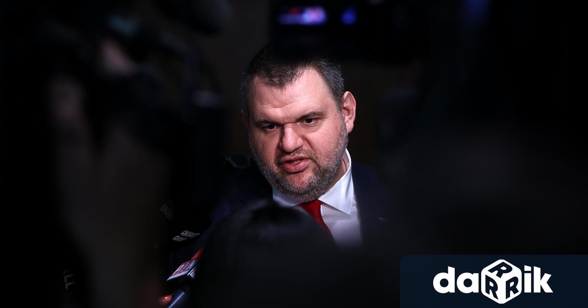 Лидерът на ДПС Ново начало Делян Пеевски се закани да опази