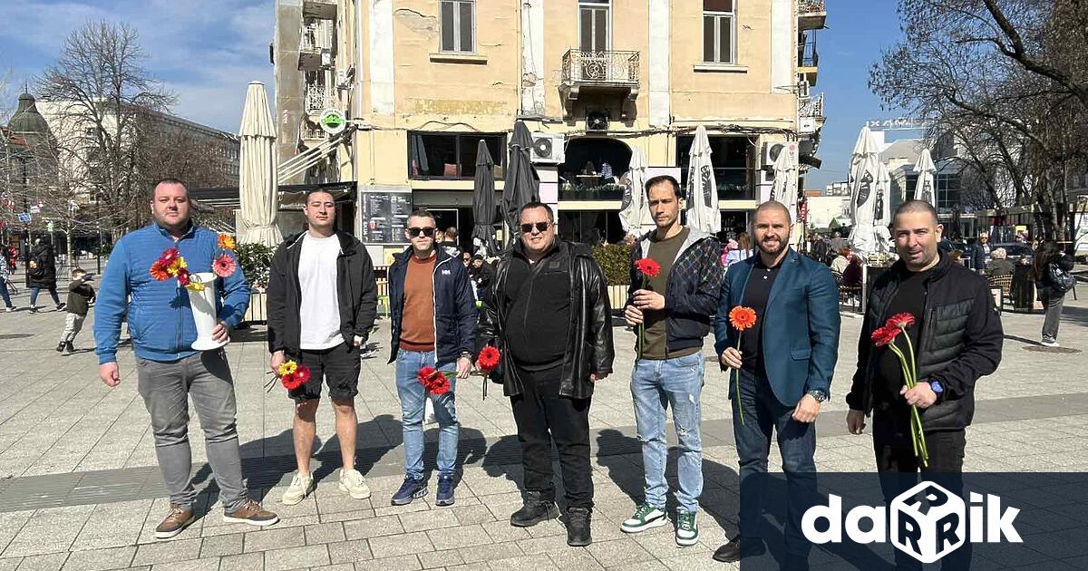 Празнично настроение създадоха момичетата и момчетата от МГЕРБ Плевен