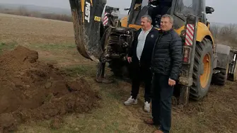 Започна работа по подмяна на довеждащия водопровод за село Българене