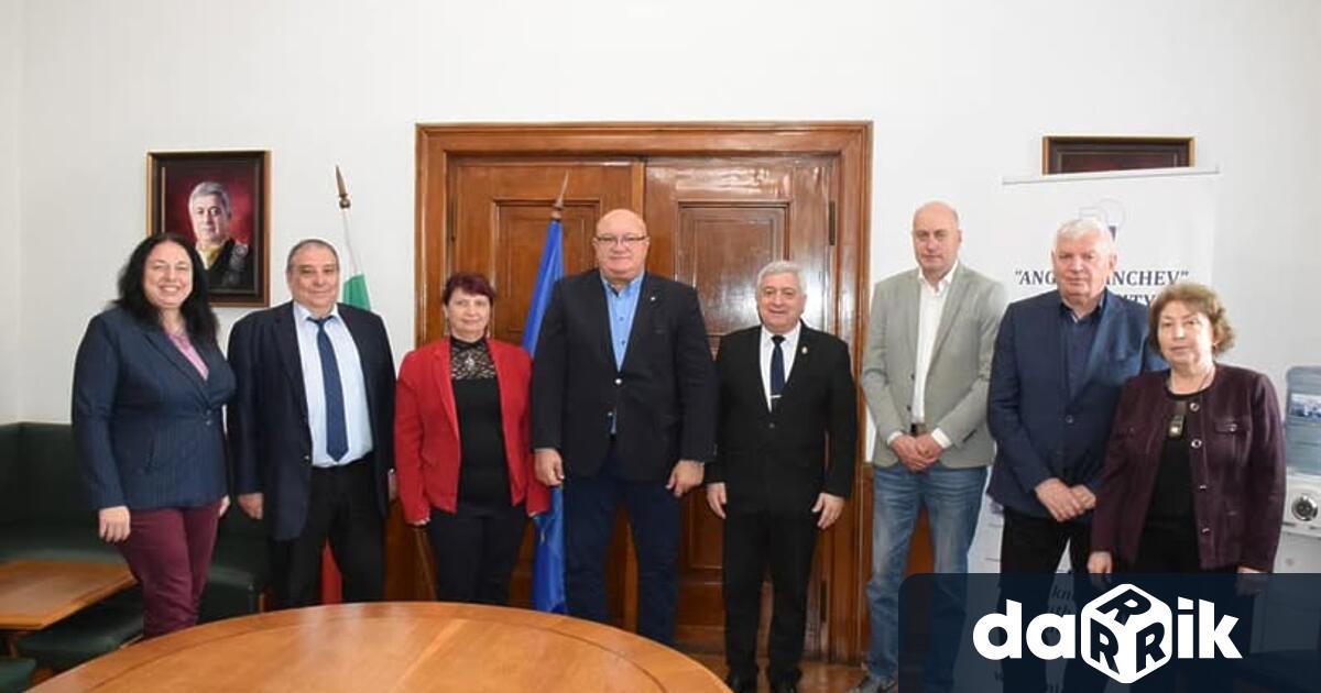 Кметът на Община Видин д р Цветан Ценков общинският съветник Генади