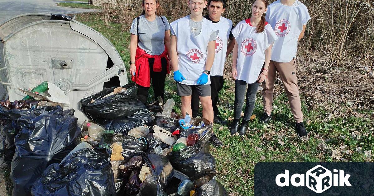 На 14 ти март младите червенокръстци от Ловеч излязоха да