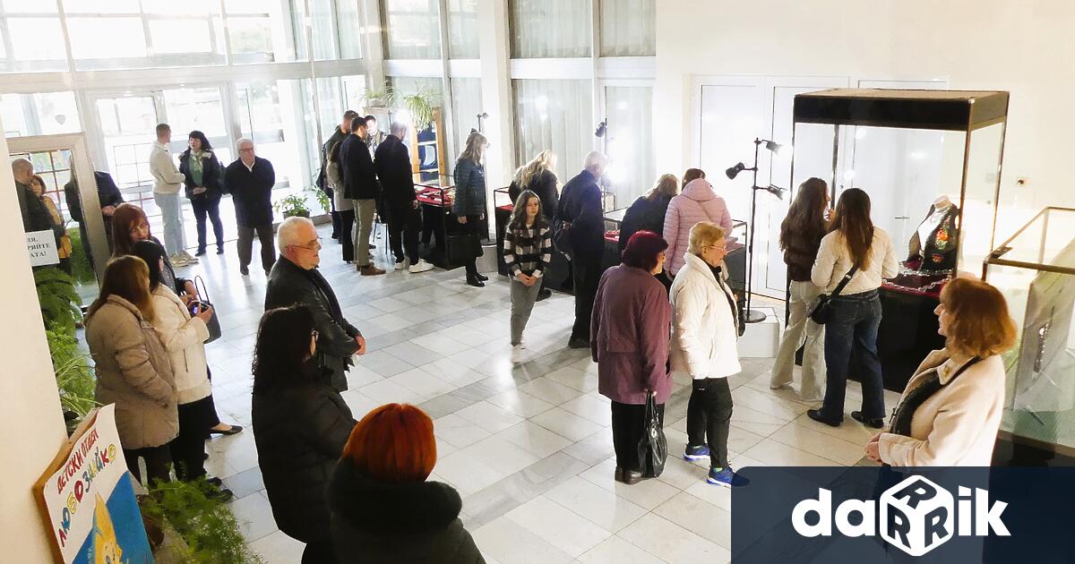 Във фоайето на Градската библиотека в Нова Загора бе открита