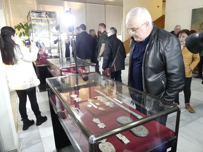  Oткриха в Нова Загора галерия под надпис „ Накитите на българката – знаци на чест и хубост “ 