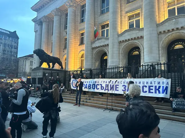  Граждани и политици питат #КОЙ блокира Конституцията (СНИМКИ) 