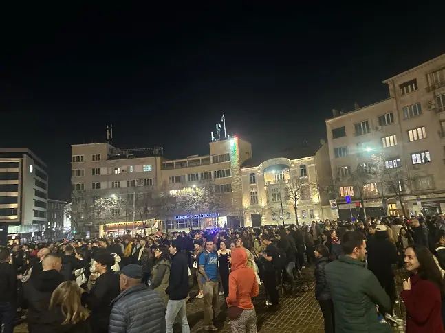  Граждани и политици питат #КОЙ блокира Конституцията (СНИМКИ) 