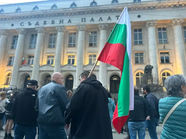  Граждани и политици питат #КОЙ блокира Конституцията (СНИМКИ) 