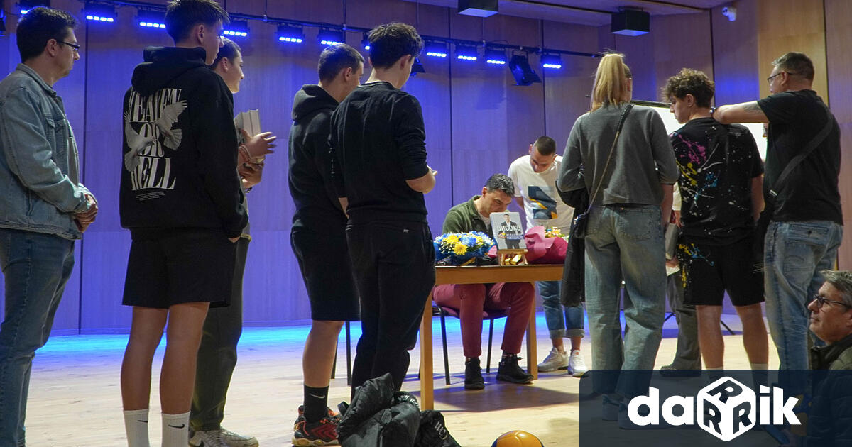 На 10 ти март понеделник волейболистът Владимир Николов представи в