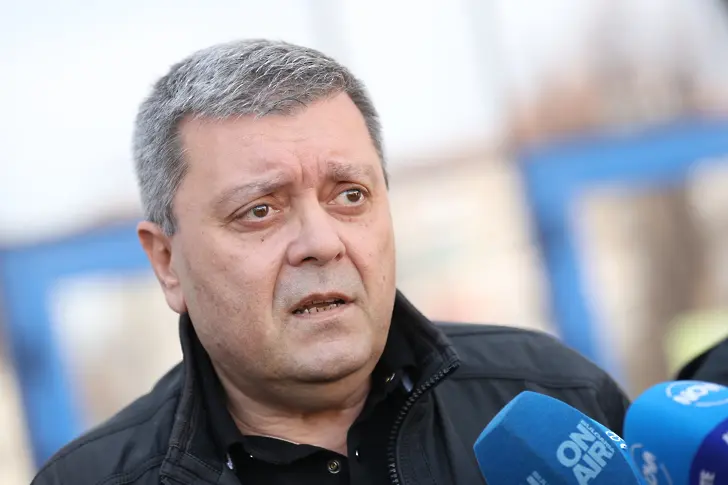  Като “роман на Стивън Кинг ”: Метеоролозите от Мургаш били налагани с маша и шиш  