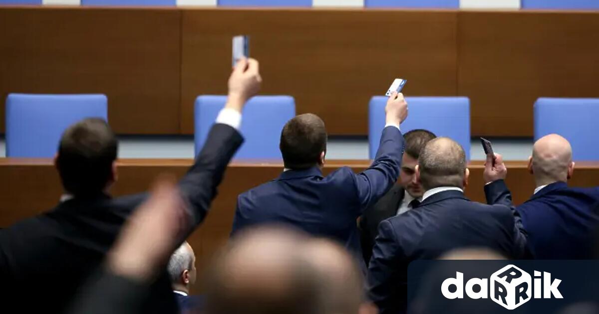 Мнозинството в Народното събраниеупрекна действията на Конституционния съд КС по