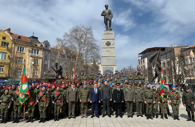 С тържествен ритуал Гарнизон Плевен отбеляза своя празник/СНИМКИ/