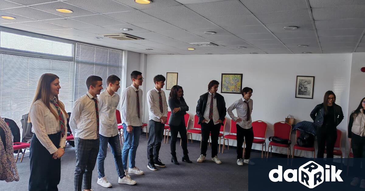 Ученици от ЕГ Д р Петър Берон започват дейности по проект