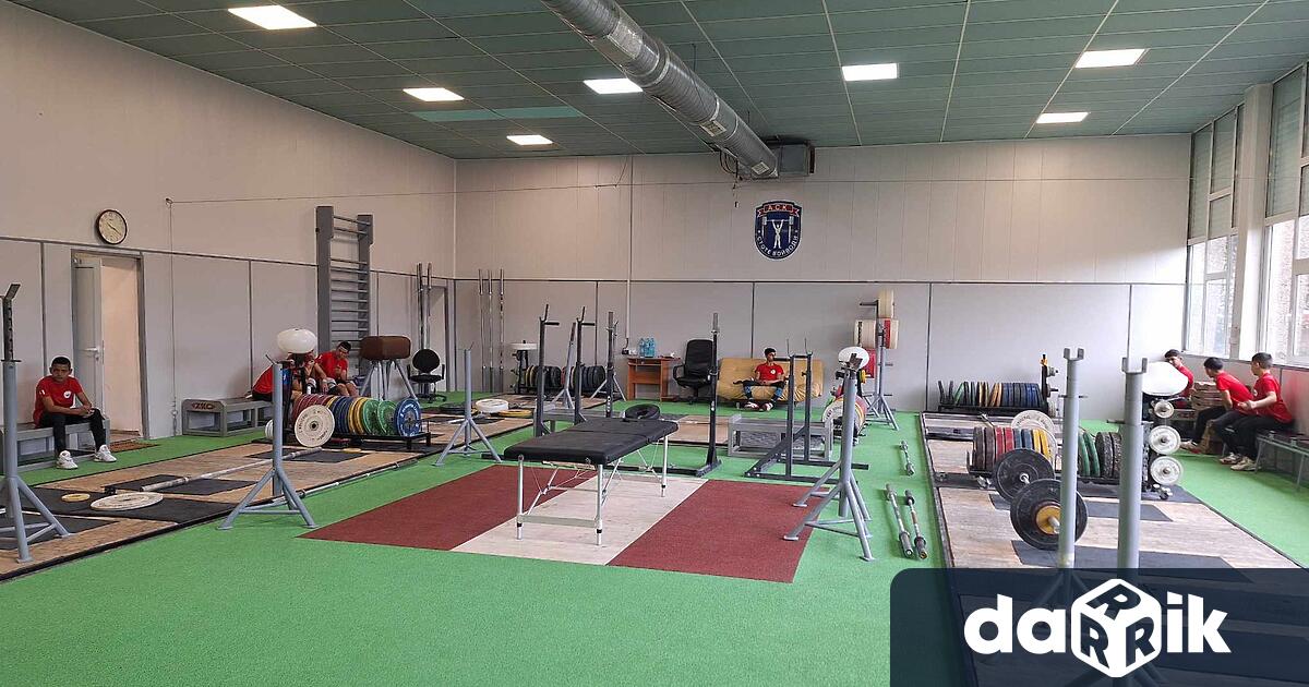 След реновация спортната зала по вдигане на тежести в Сливен