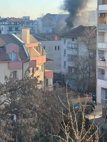 Овъглен труп бе открит след пожар в жилищна сграда в Пловдив