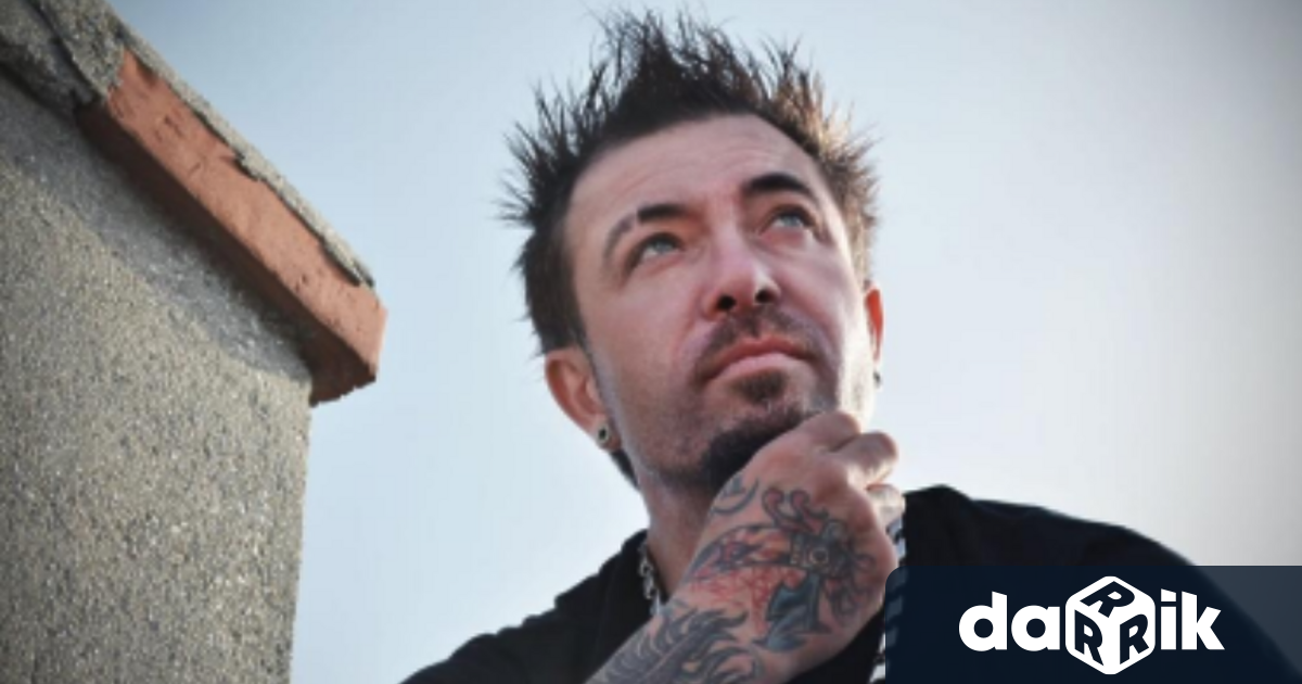 Всички познаваме живата легенда Янко Бръснаря творческият двигател на