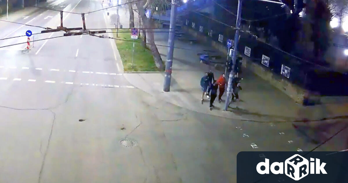 Вандали счупиха и си прибрахадва светофара в Бургас а случилото